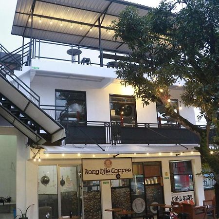 Bu Sepuh Guesthouse Sangkanurip Exterior photo