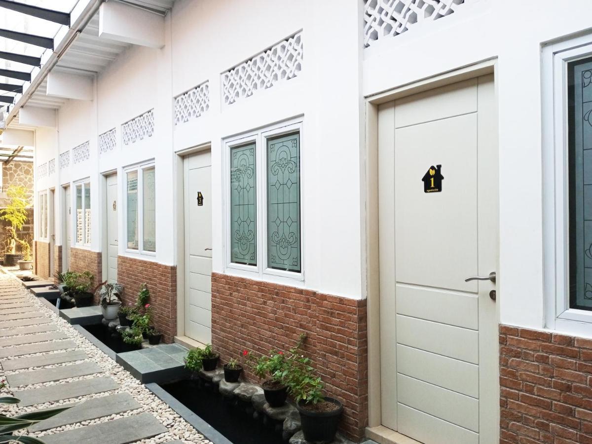 Bu Sepuh Guesthouse Sangkanurip Exterior photo