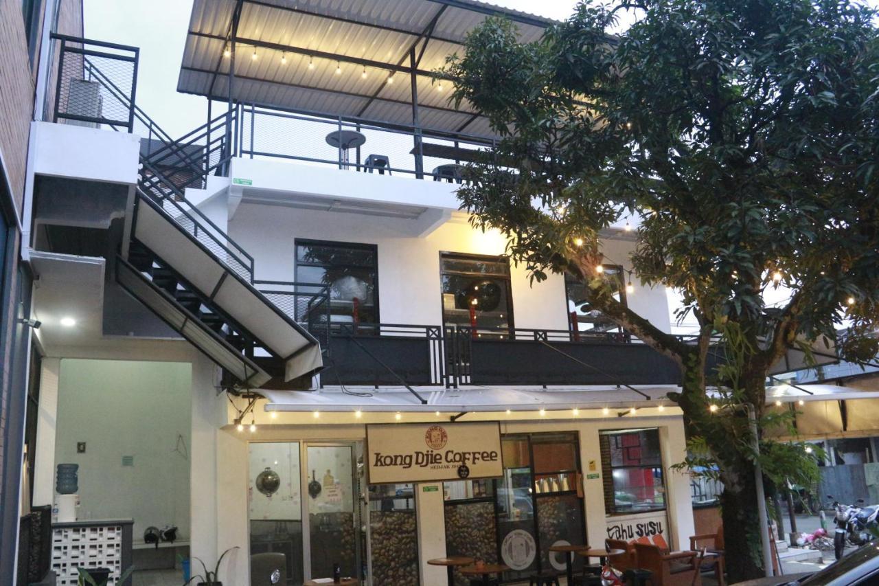 Bu Sepuh Guesthouse Sangkanurip Exterior photo